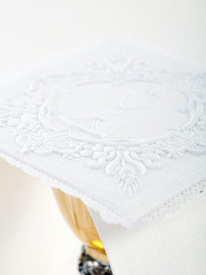 Hand embroidered altar linen set